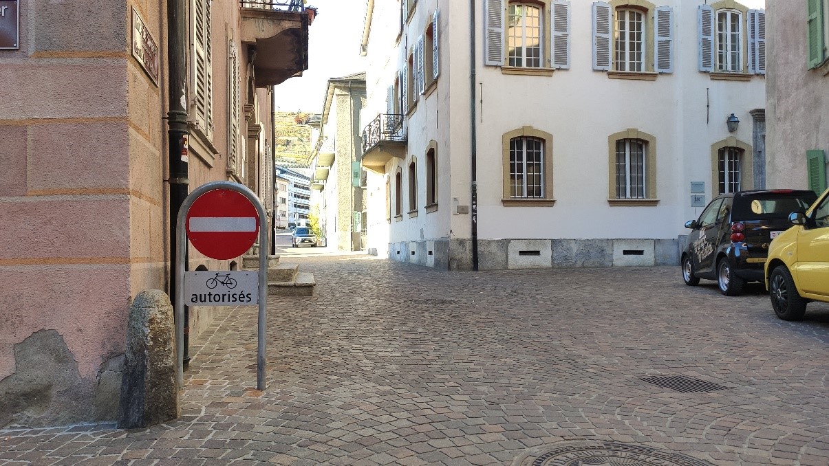 Contre sens à la rue de Savièse