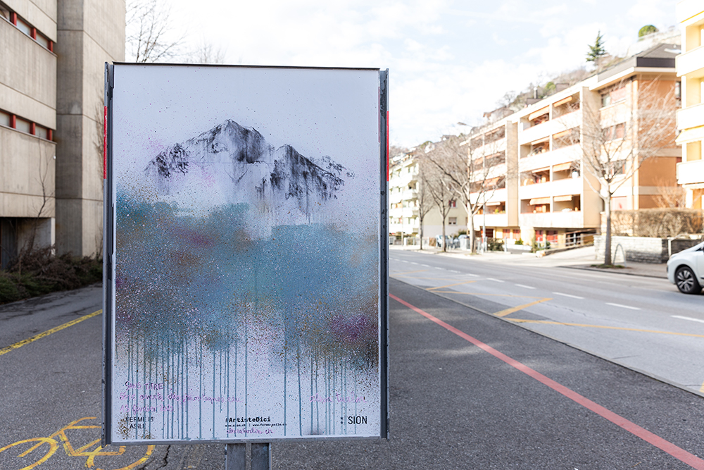 Alexia Turlin
sans titre (série ouverte des montagnes-eau), 2021, fusain, acrylique et paillettes