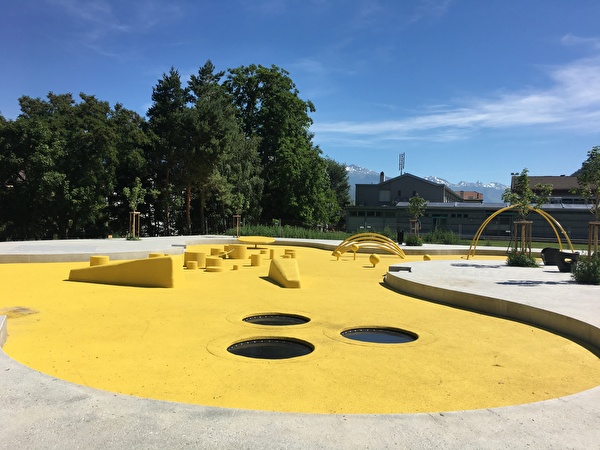 Jardin public à l'école de Bramois