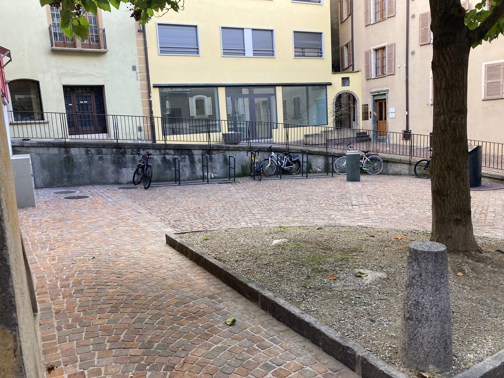 Place Marguerite Burnat-Provins 
