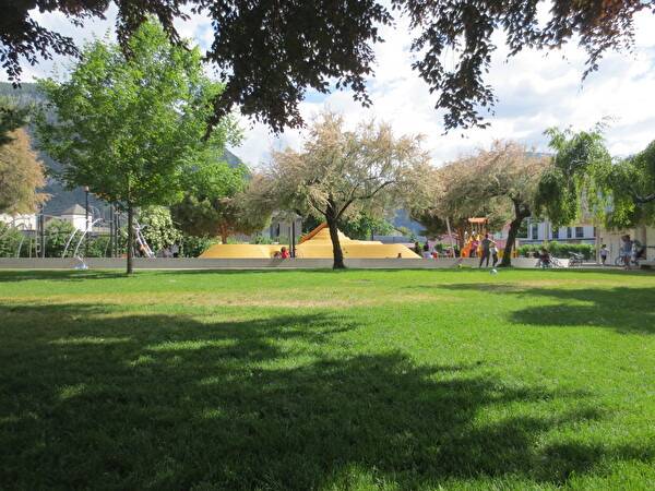 Place de jeux à Uvrier