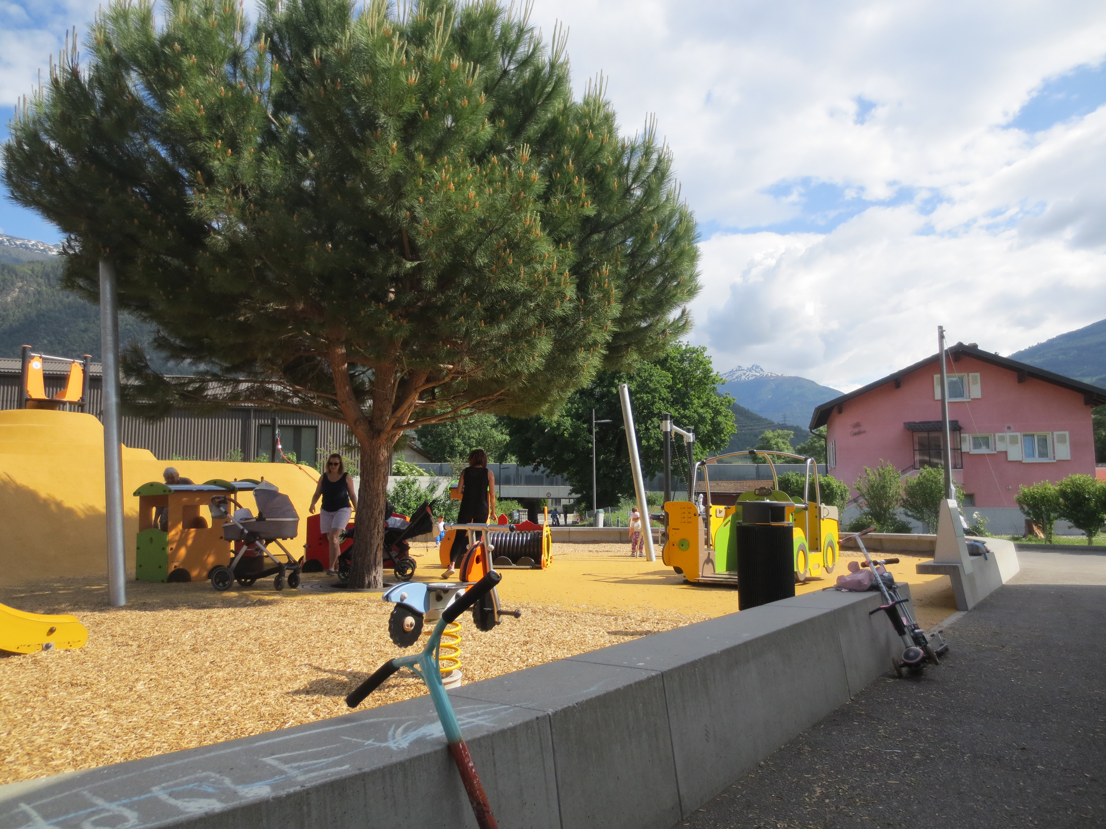 Place de jeux à Uvrier