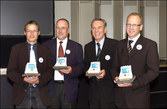 Die E-Government-Preisträger v.l.n.r.: Mario Tuor (Informationsbeauftragter IMES), Armin Burkhalter (Gemeindepräsident von Starrkirch-Wil), Christian, Christoph Luchsinger (Stadtpräsident Zug), Martin Gehrer (Staatssekretär St. Gallen)