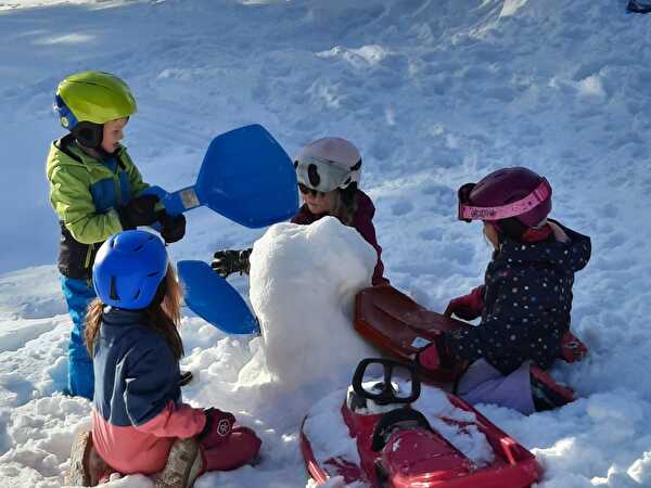 Kinder im Schnee