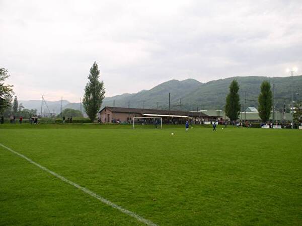 Fussballplatz Breite