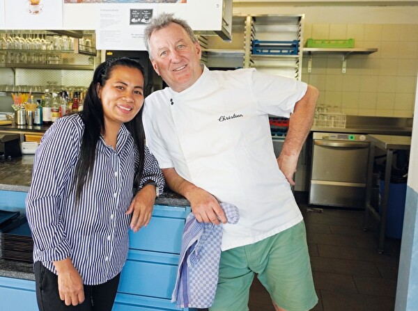 Haben die Gastronomie im Blut: Sheryll Galanto und ihr Mann Christian Klemm führen seit dieser Saison das Restaurant im Strandbad Uttwil.