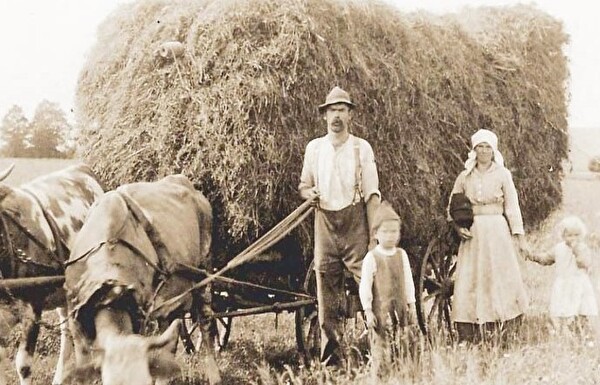 Eine Bauernfamilie von anno dazumal.