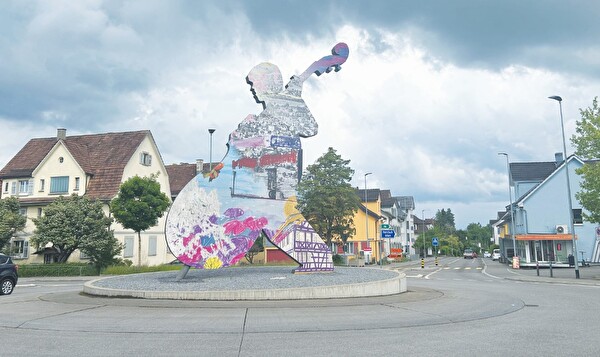 Der Kreisel beim Pentorama hat für vier Jahre ein anderes Gewand erhalten.