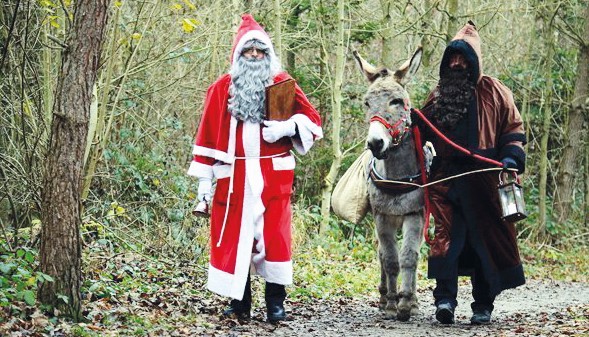 Am Sonntag, 10. Dezember, sind Samichlaus und Schmutzli mit ihrem Esel im Hudelmoos unterwegs.