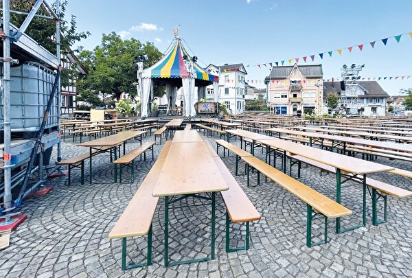Der Marktplatz in der Ruhe vor dem Sturm.