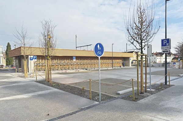 Die neue Velostation bietet kostenlose Aussenabstellplätze sowie kostenpflichtige Innenabstellplätze.