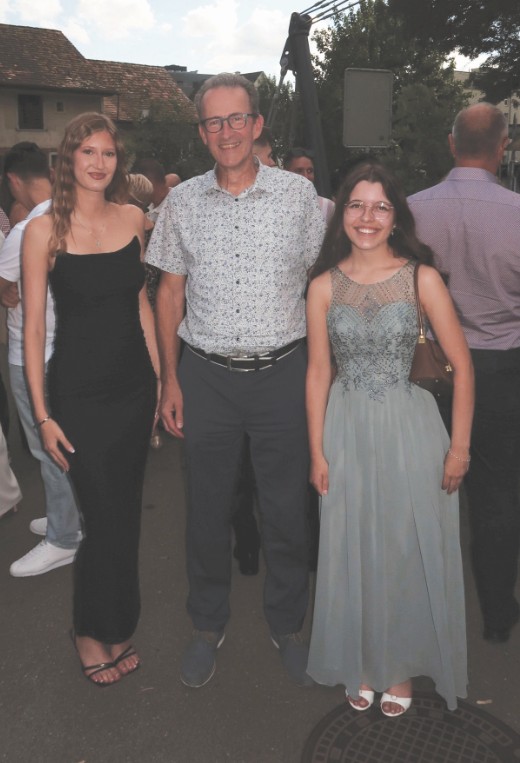 Sophia Houska, Roland Huser und Simea Bohner an der Diplomfeier.
