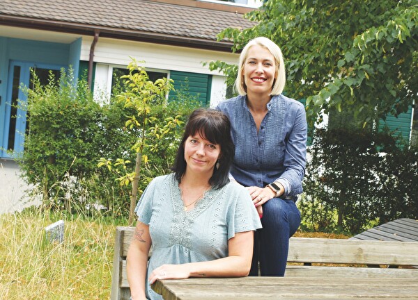 Valerie Schweizer (l.) und Désirée Altherr sind seit Anfang August Jugend- und Familienbegleiterinnen.