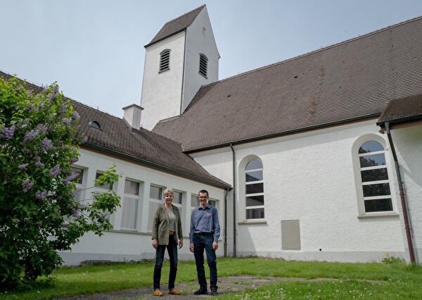 Kirchenpräsidentin Claudia Schindler und Heilsarmee-Leiter Erhard Josi sind sich einig:  Das Kirchgemeindehaus soll für 1,75 Millionen Franken an die Heilsarmee verkauft werden. 