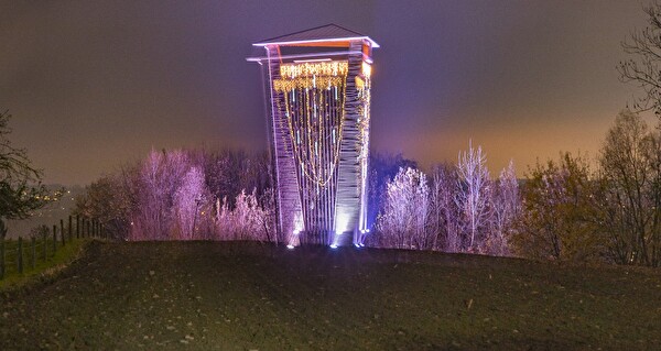 Der Gewerbeturm wird heuer zum zweiten Mal festlich beleuchtet.