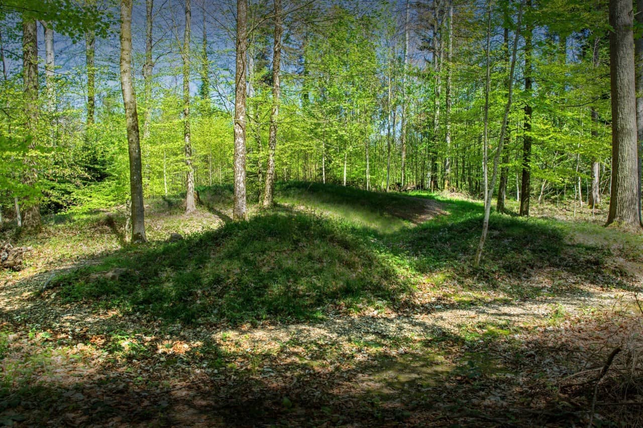 Grabhügel rekonstruiert im Jahr 2021
