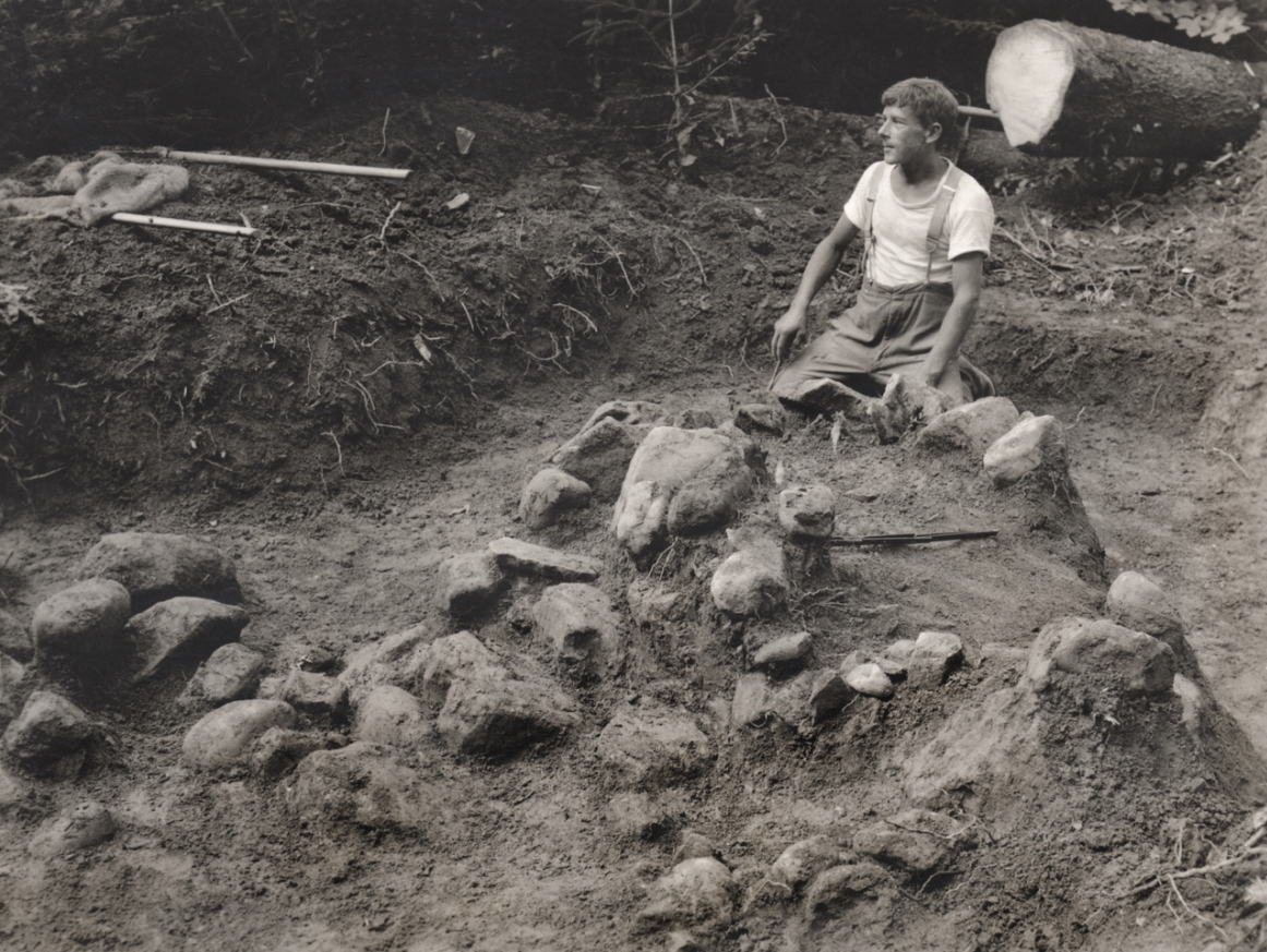 Ausgrabung Zigiholz Grabungsarbeiter 1926.png