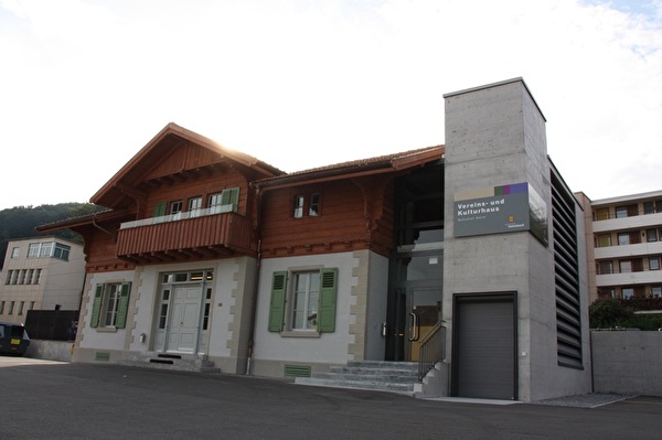 Kulturhaus Bäch von aussen