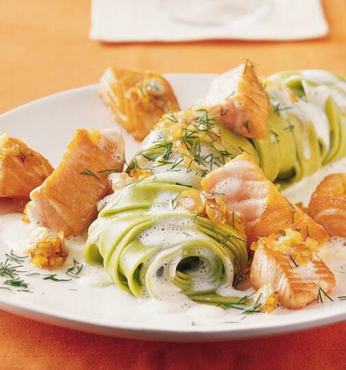 Nudeln mit Lachssauce