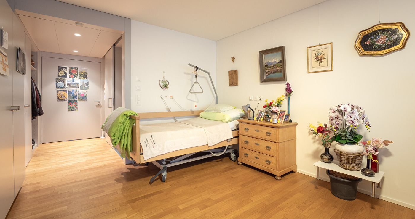 Zimmer mit Spitalbett