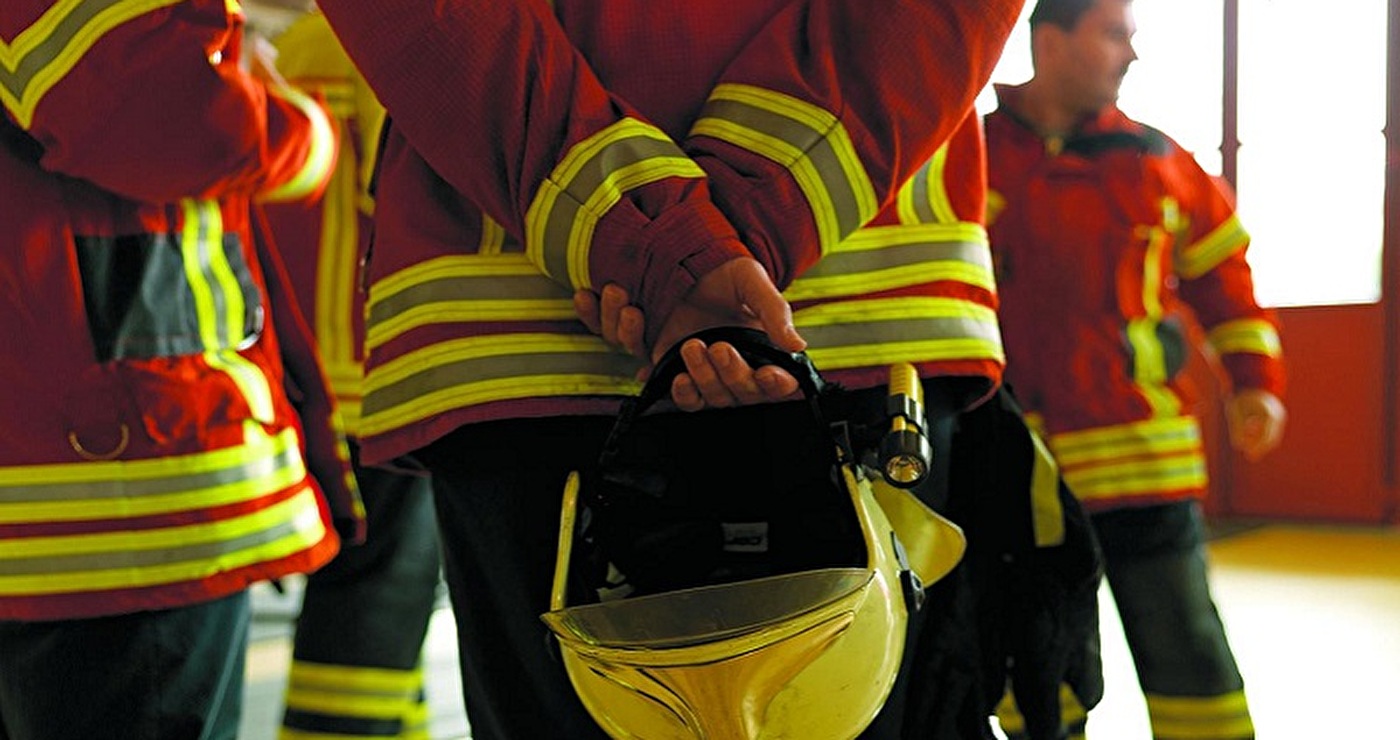 Feuerwehrmänner bei der Einsatzplanung