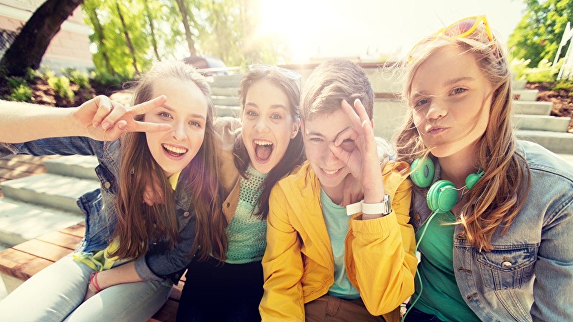 Jugendliche posieren