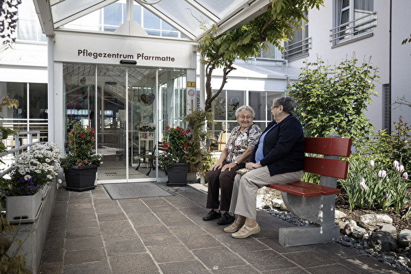 Pflegezentrum Roswitha von aussen Eingangsbereich