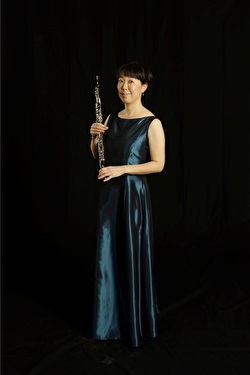 Frau mit Oboe