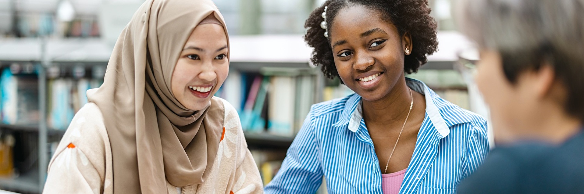Frauen lernen zusammen