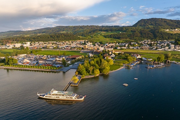 Sicht auf den Hafen von Pfäffikon