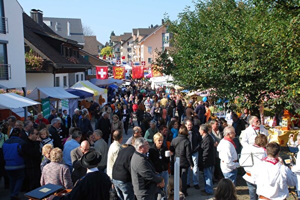 viele Menschen am Herbschtmärt