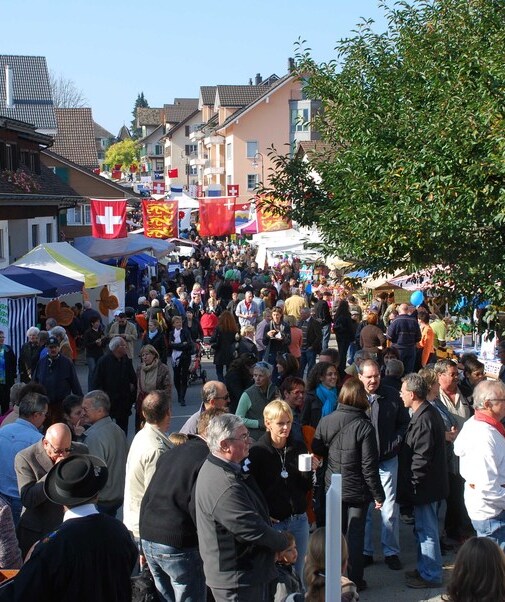 viele Menschen am Herbschtmärt