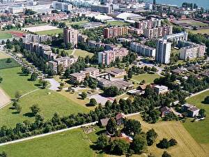 Das Herti-Quartier im Westen der Stadt Zug ist eines der belebtesten Quartier der Stadt Zug. Nicht nur in Bezug auf die Zahl der Einwohnerinnen und Einwohner. Eishalle, Sporthallen, Fussballplätze und Leichtathletikanlagen beleben das Quartier zusätzlich.