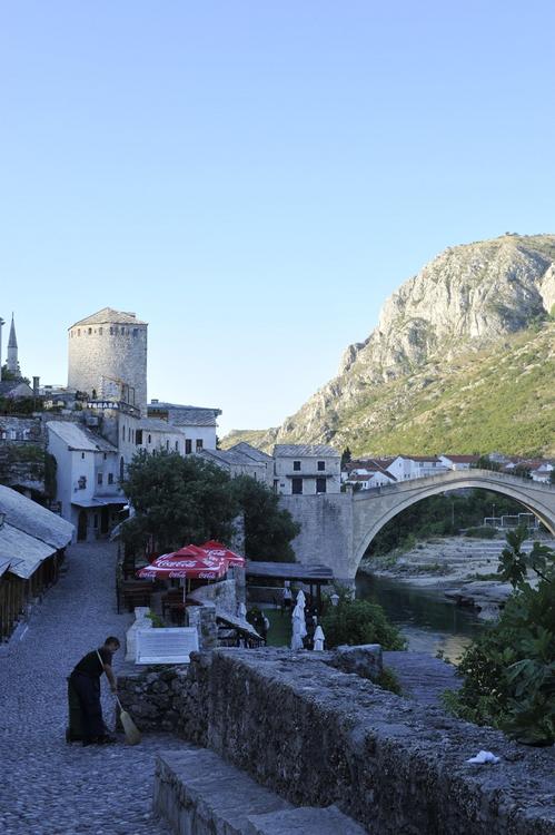 Wurde nach dem Krieg wieder aufgebaut: die Brücke von Mostar.