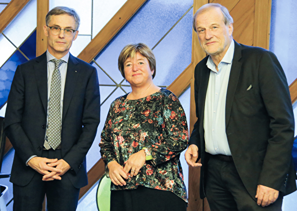 Der neu gewählte Stadtpräsident Karl Kobelt (links), Stadträtin Vroni Straub-Müller und der amtierende Stadtpräsident Dolfi Müller.