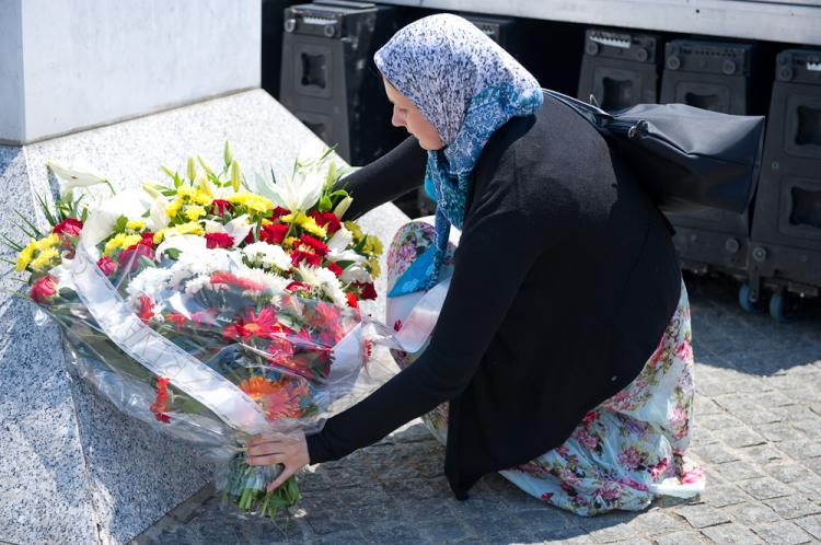 durch Zugerin Amira Lokmic im Gedenken an die Opfer von Srebrenica.