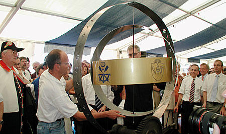 Der Bogen erhielt am Schluss ein Band mit den Motiven der Zünfte.