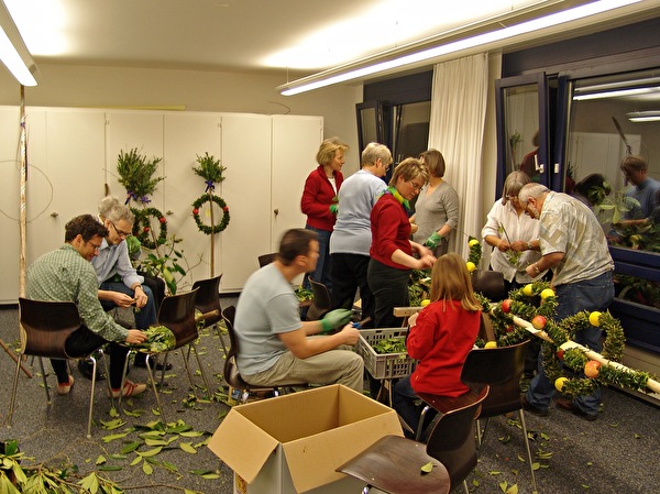 Beim Palmbinden.