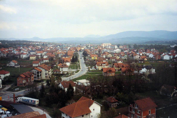 Pogled sa munare na moje selo Prnjavor.
Aussicht von einem Minarett auf mein Dorf Prnjavor.