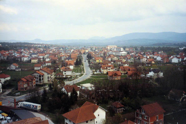 Pogled sa munare na moje selo Prnjavor.
Aussicht von einem Minarett auf mein Dorf Prnjavor.