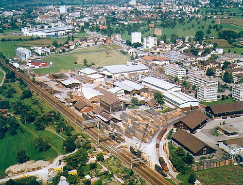 Erneut ein Bild mit Nostalgiecharakter: Die Sägerei Spillmann zwischen Zug und Baar besteht nicht mehr. Dafür werden derzeit Wohn- und Gewerbebauten erstellt.