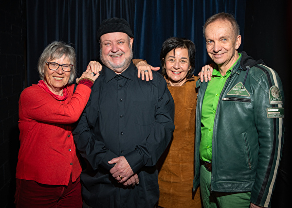 Die diesjährigen Preisträgerinnen und Preisträger von links: Regula Fehr Braun, Rémy Frick, Judith Stadlin und Michael van Orsouw. Es fehlt auf dem Bild Béla Rainer, Vorstandsmitglied des Vereins. (Foto: Christian Herbert Hildebrand, fotozug.ch)