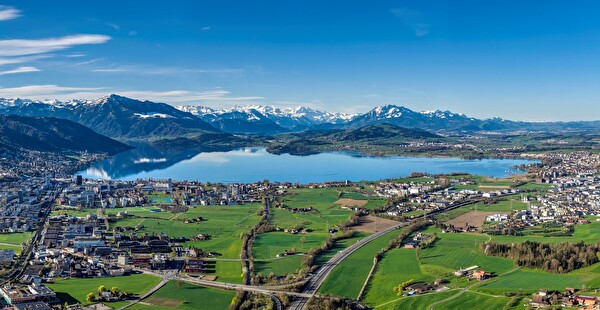 Blick von Norden auf die Lorzenebene. Foto: Andreas Busslinger