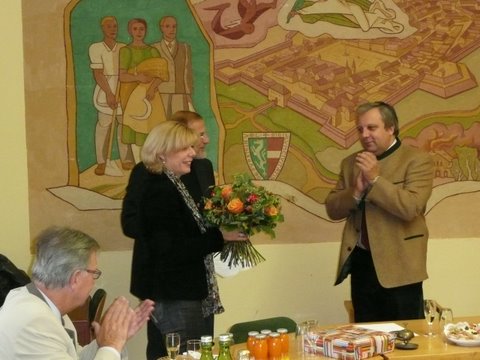 Bild Geschenkübergabe