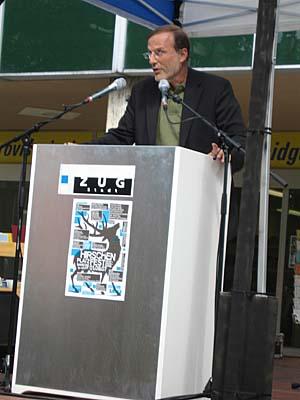 Stadtpräsident Dolfi Müller eröffnet das Fest am Nachmittag.