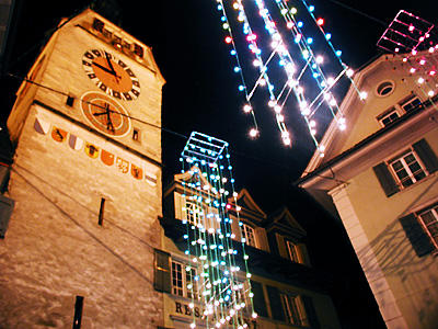 Die farbigen Lichtern tanzen auch vor dem Zytturm.