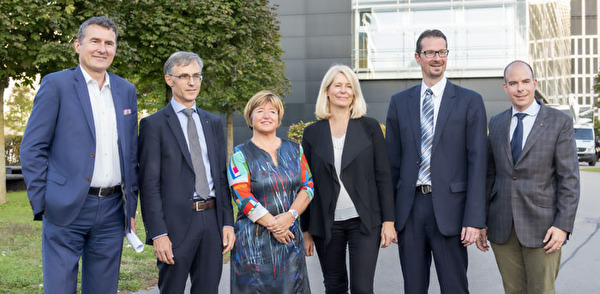 Der Stadtrat von Zug in neuer Zusammensetzung (von links): André Wicki, Karl Kobelt, Vroni Straub-Müller, Eliane Birchmeier (neu), Urs Raschle und Stadtschreiber Martin Würmli. 