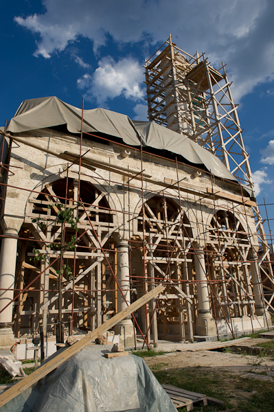 in Banja Luka im Wiederaufbau. Die ursprüngliche Moschee wurde 1579 erbaut.