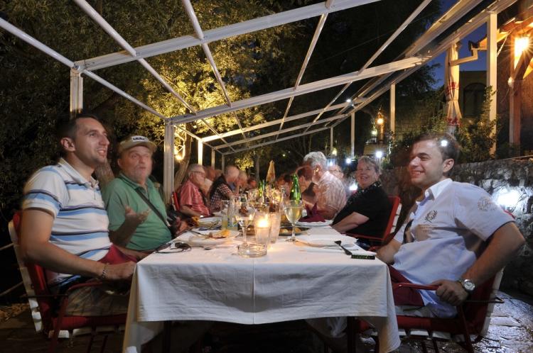 mit 40 Personen