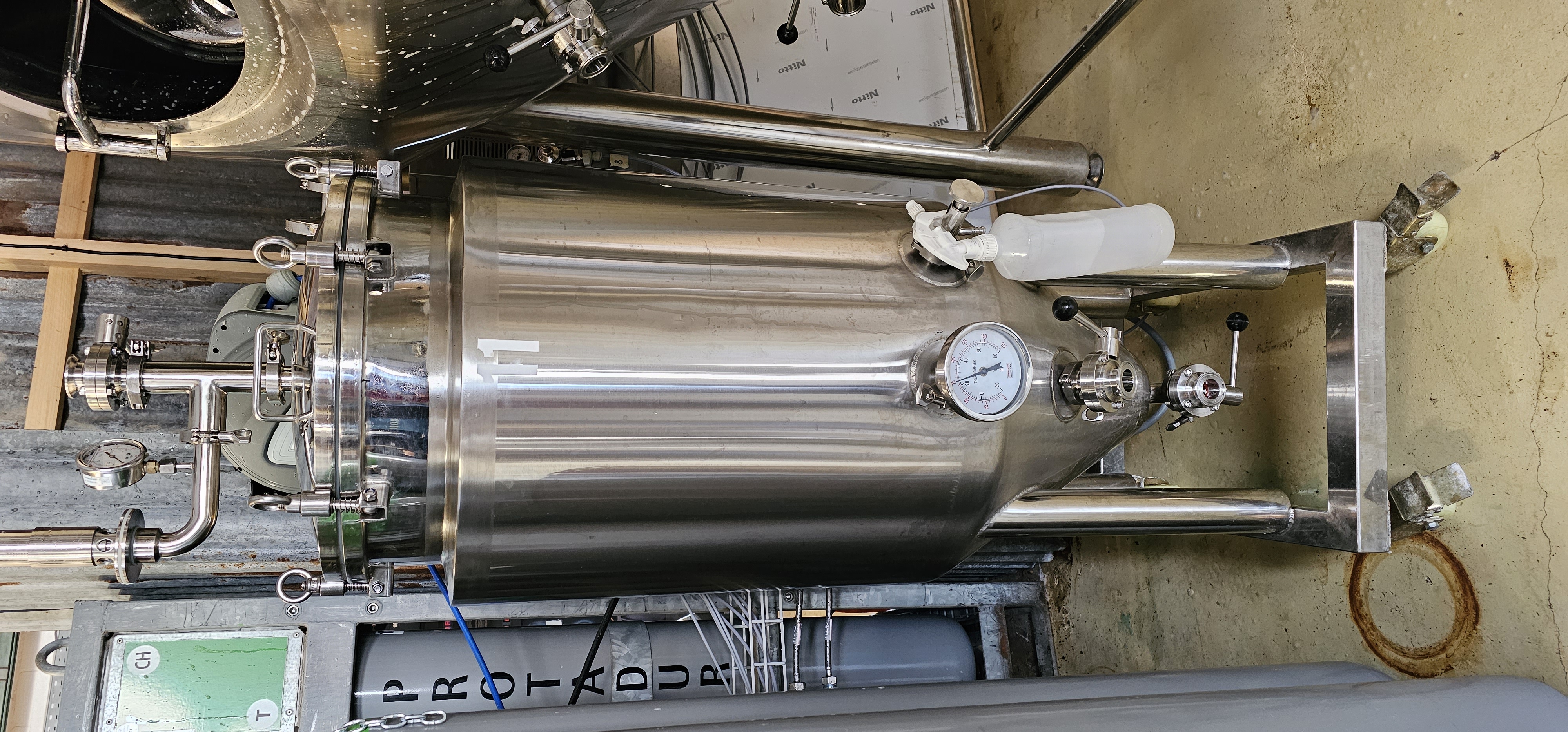 Die Brauer warten nun ein paar Wochen auf ihr hergestelltes Bier!
